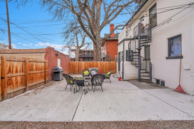 Building Photo - $2,080.95 - Charming 1 bed, 1 bath located in Denver with Bonus Flex Room!