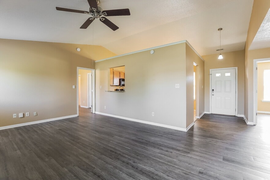 Building Photo - 1418 Green Spring Way