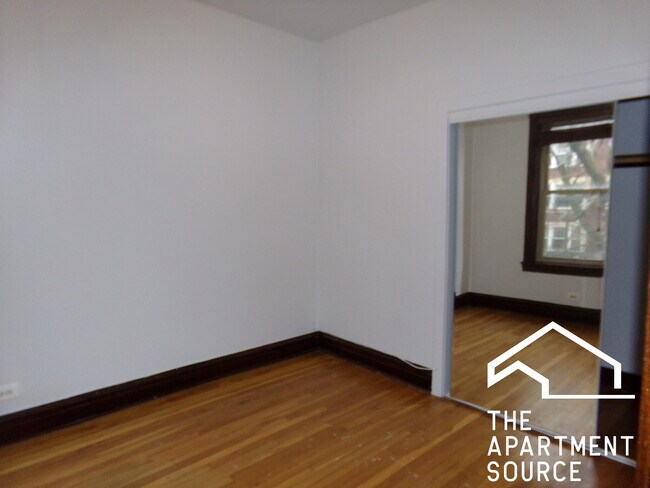 Building Photo - 1458 W Catalpa Ave