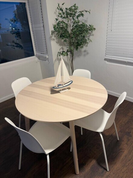 Dining table and chairs included. - 312 Rosecrans St