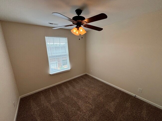 Building Photo - White House townhome available with 1 car ...