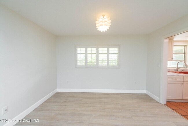 Building Photo - 508 Poinsettia Rd