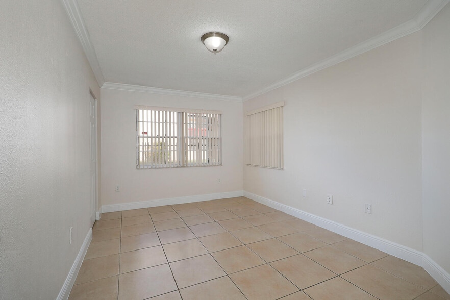 Building Photo - 10755 SW 108th Ave