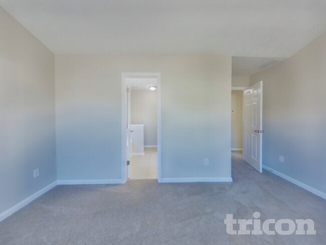 Building Photo - 2492 Feathertree Ln