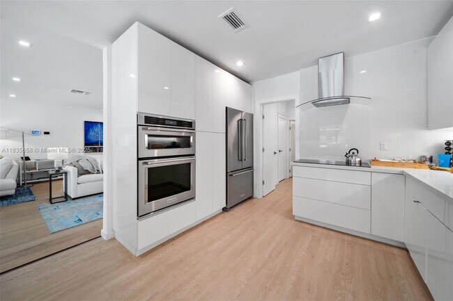 Building Photo - 440 W 62nd St
