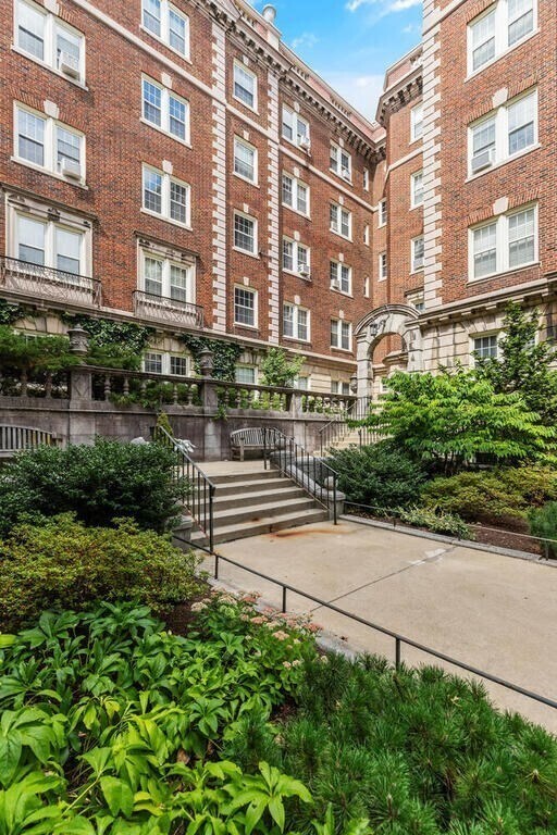 Building Photo - 3 Arlington St