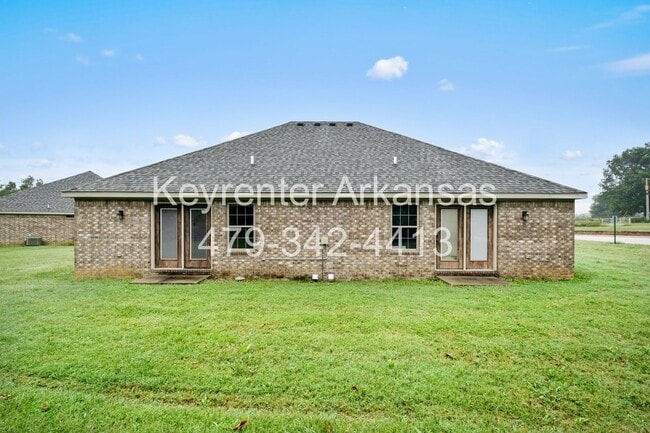 Building Photo - 445 Oakwoods Dr