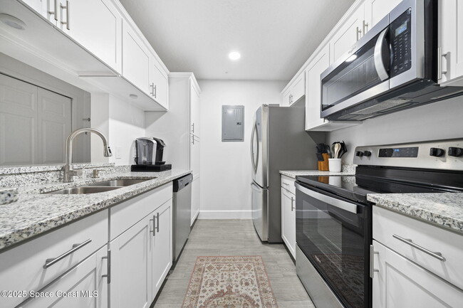 Building Photo - 7667 N Wickham Rd