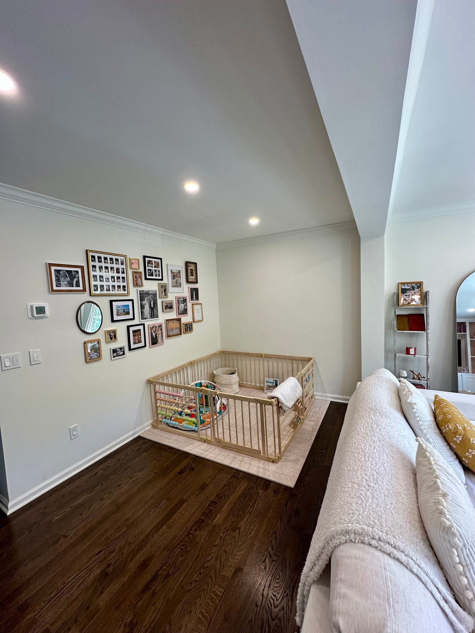 Building Photo - 921 Rolfe Pl