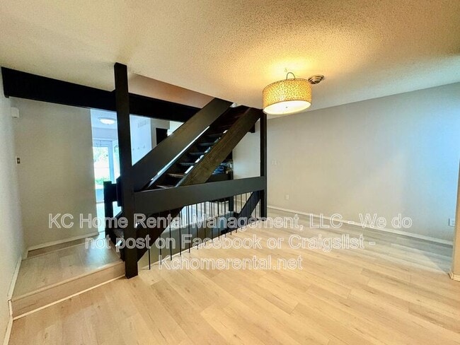 Building Photo - 8027 N Stoddard Ave