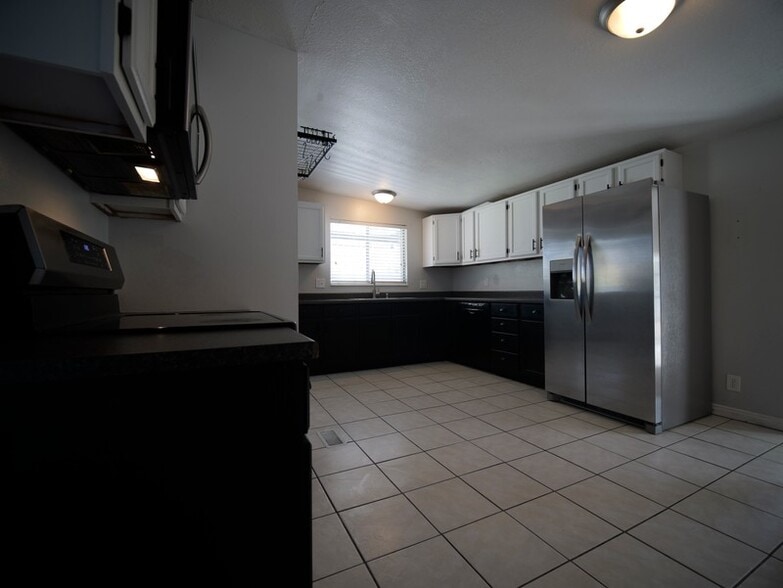 Building Photo - 3292 S 4400 W