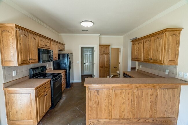 Building Photo - Four Bedroom Home Walking Distance to UofA! Lawn Care Included! AVAILABLE IN JULY!!!!!