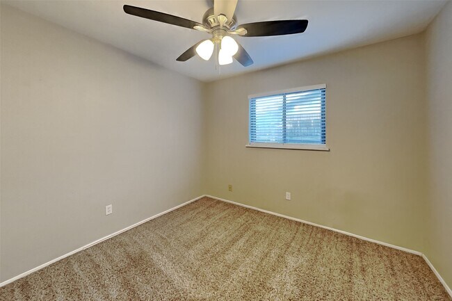 Building Photo - 5119 Cairnleigh Dr