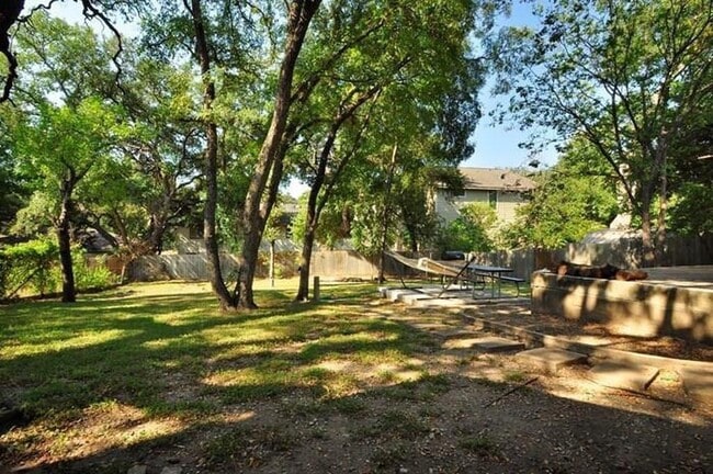 Building Photo - 911 Duncan Ln