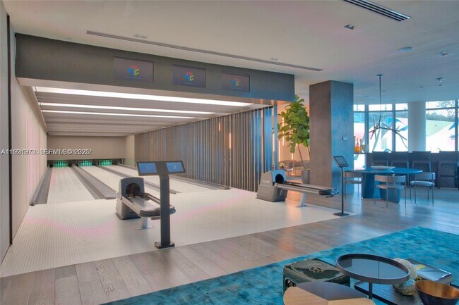 Building Photo - 480 NE 31st St