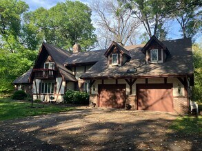 Building Photo - 4 Bedroom 3.5 Bath Wooded Lot