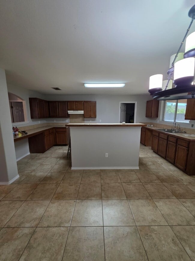 Building Photo - 613 Cuervo Dr