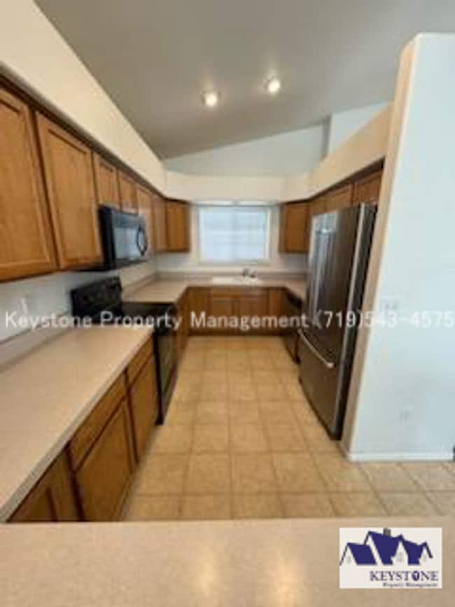 Building Photo - South side Domega Home 3 Bedroom/2 Bath/2 Car Garage $1850/$1850