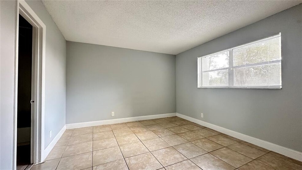 Building Photo - 8020 Fairview Dr