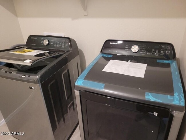 Building Photo - 1166 W Avalon Canyon Dr