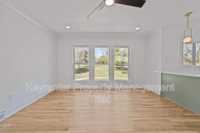 Building Photo - 3807 W Friendly Ave