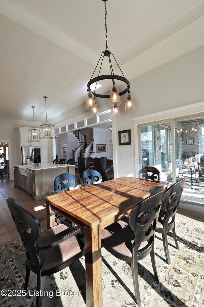 Building Photo - 14000 Glendower Dr