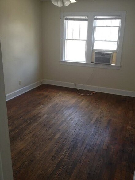 Building Photo - 287 Bassett Ave