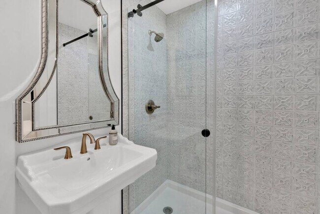 Building Photo - 46 Marlborough Rd