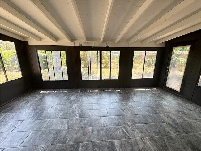 Building Photo - 1518 Carroll Dr
