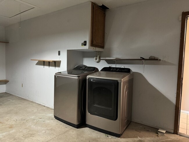 Building Photo - 7909 NW Terrace Hills Blvd