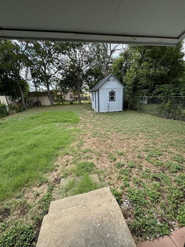 Building Photo - 1806 Mulford St