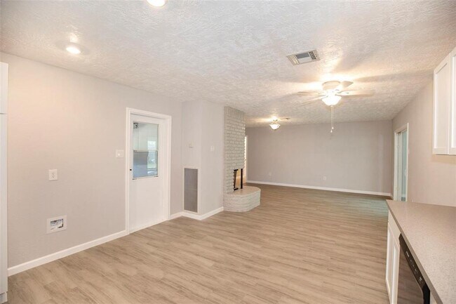 Building Photo - 10214 Tolman St