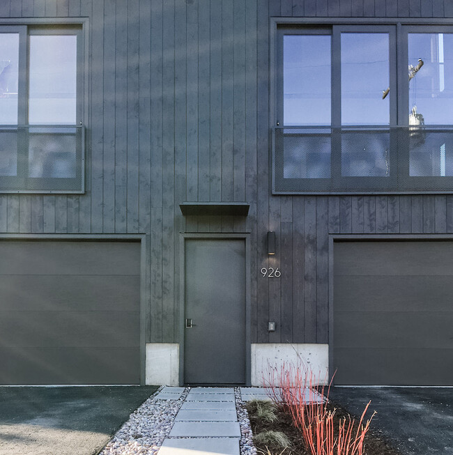 Building Photo - 926 Cleveland St.