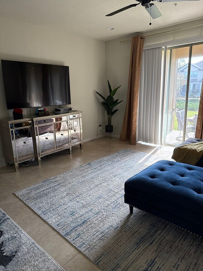 Building Photo - Beautiful 3/2.5 Townhome with Pool View in...