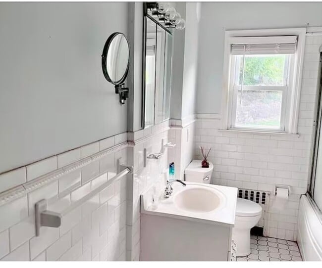 Building Photo - 292 Morsemere Ave