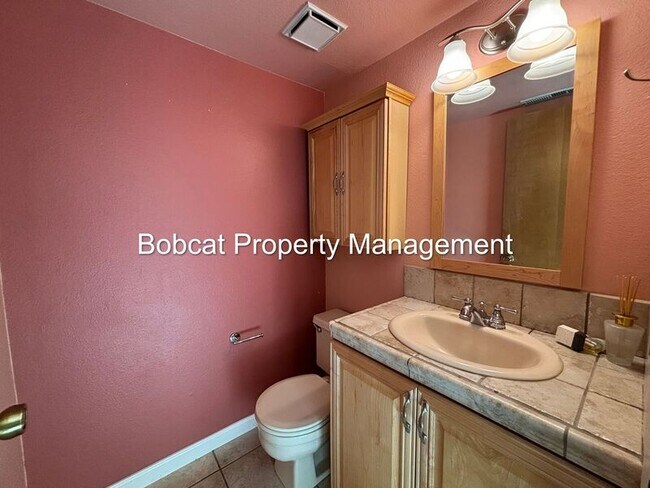 Building Photo - 1420 Douglas Ave