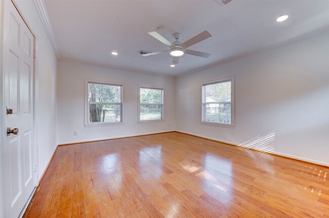 Building Photo - 1806 Gardenia Dr