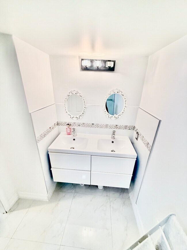 Building Photo - 3410-3410 Galt Ocean Dr