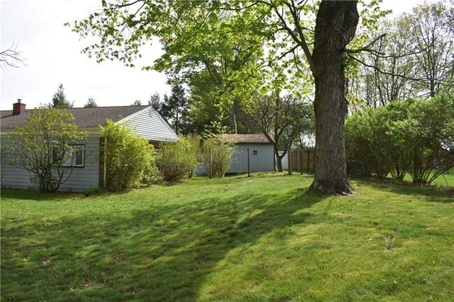 Building Photo - 100 Primrose Ave