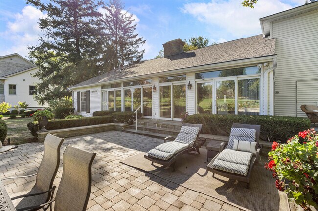 Building Photo - 7 Greencroft Dr
