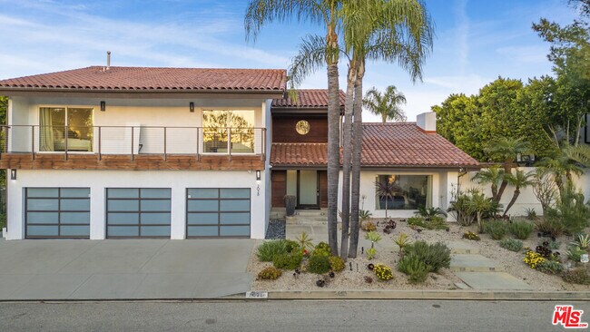 Building Photo - 2028 Stradella Rd