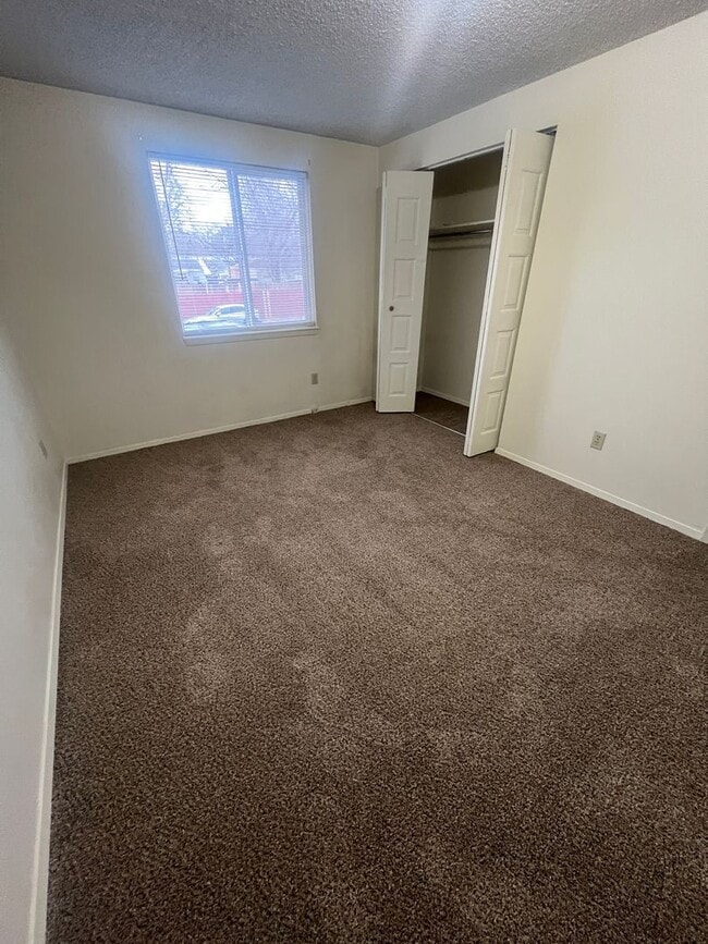 Building Photo - 423 E Dunn St