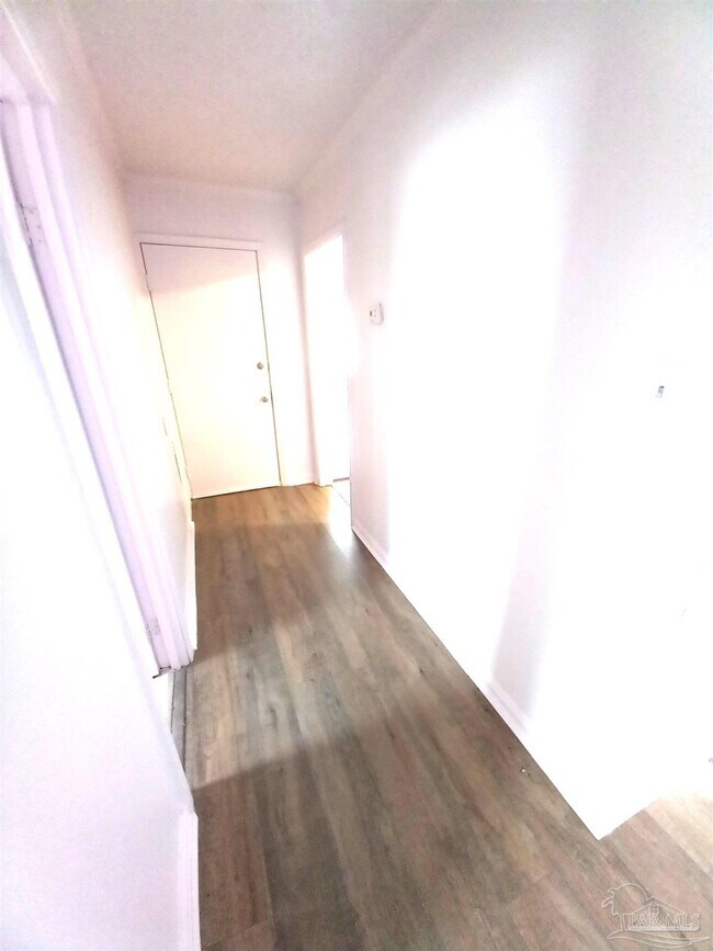 Building Photo - 419 N Wentworth St