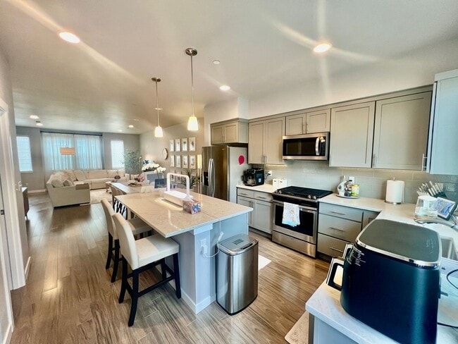 Building Photo - 3Bd/2.5Ba Lynnwood Townhouse