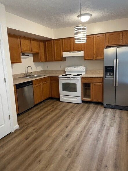 Kitchen - 433 Ridgefield Ave