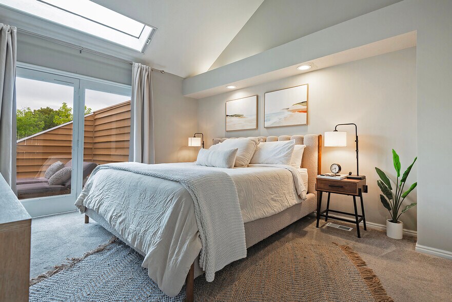 Building Photo - 830 E Pond View Way