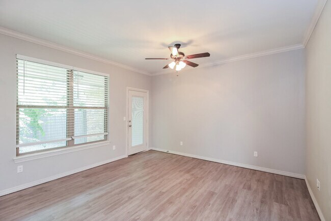 Building Photo - Beautiful Home!