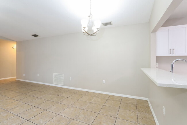 Building Photo - 1411 Wickford Pl