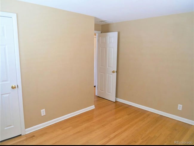 Building Photo - 516 Elmira St