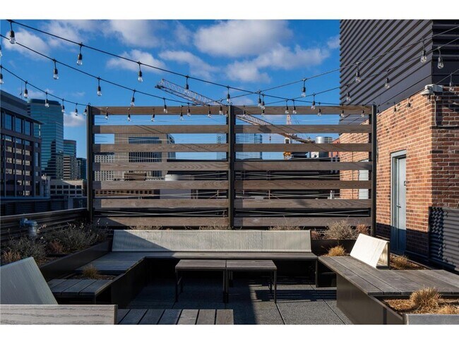 Building Photo - 250 Park Ave